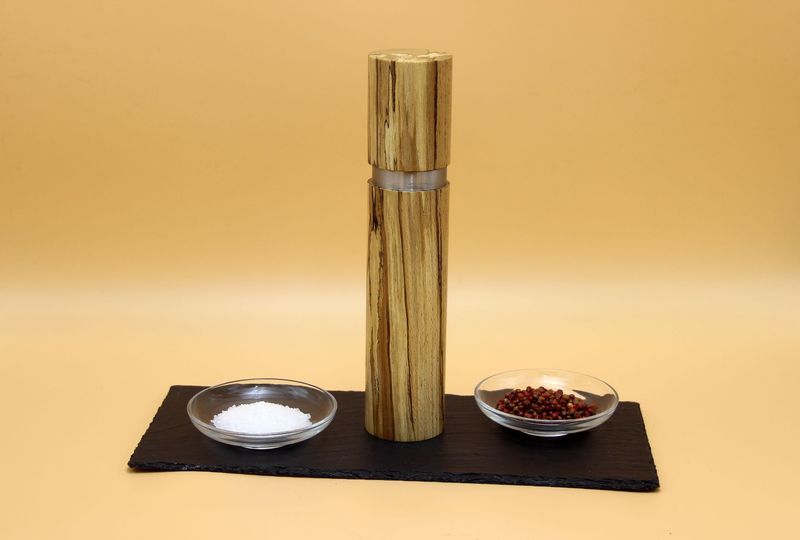 Gewürzmühle aus gestockter Buche mit Edelstahlring