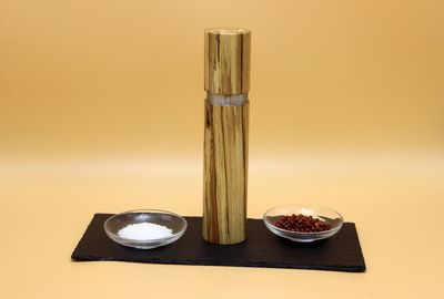Gewürzmühle aus gestockter Buche mit Edelstahlring