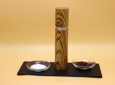 Gewürzmühle aus Zebrano mit Edelstahlring Gewürzmühle aus Zebrano mit Edelstahlring