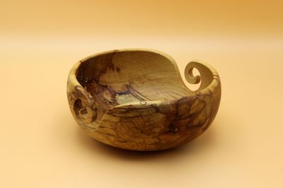 Wolle-/ Garnschale aus gestockter Buche Wolle-/ Garnschale aus gestockter Buche