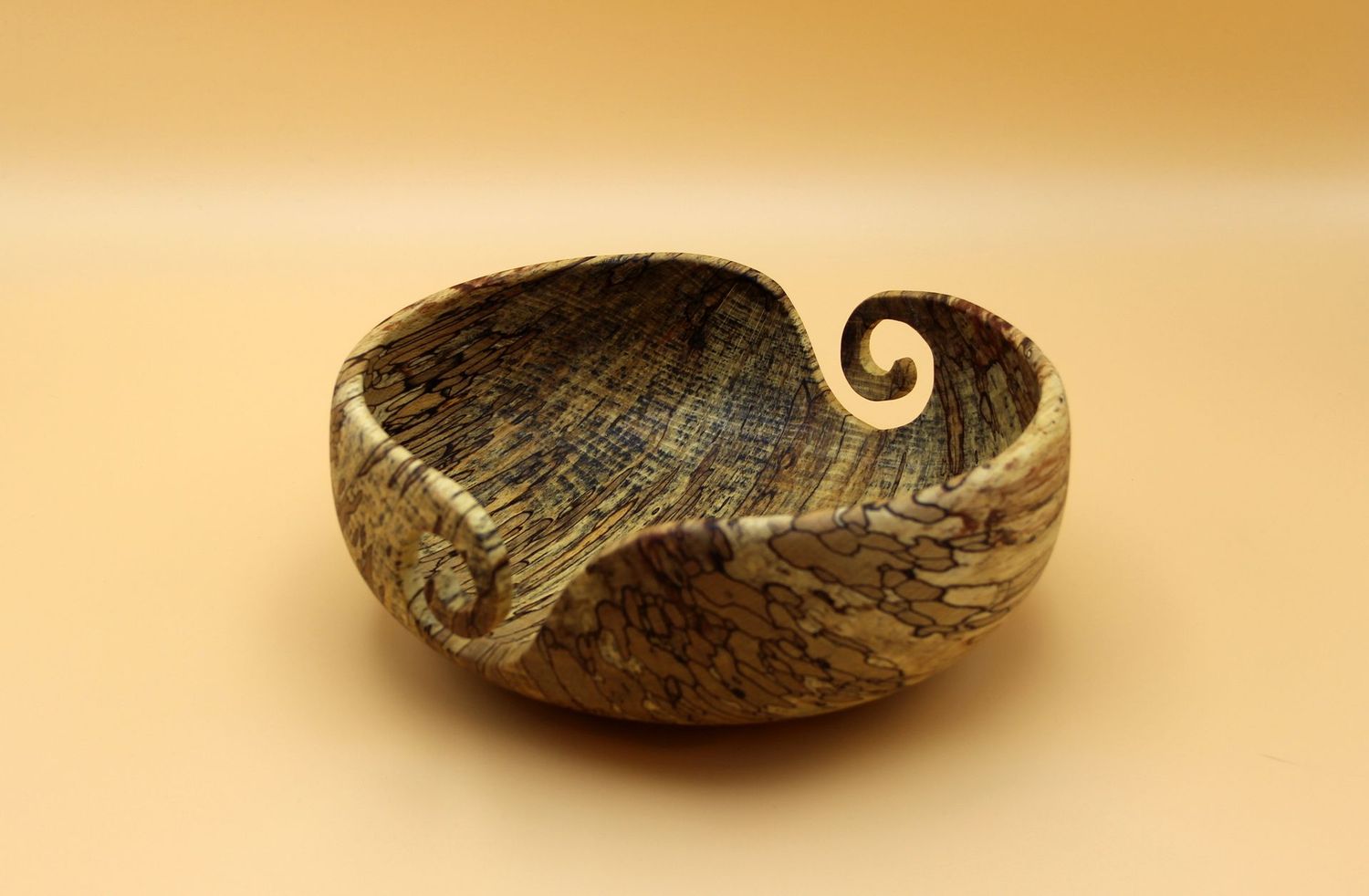 Wolle-/ Garnschale aus gestockter Buche