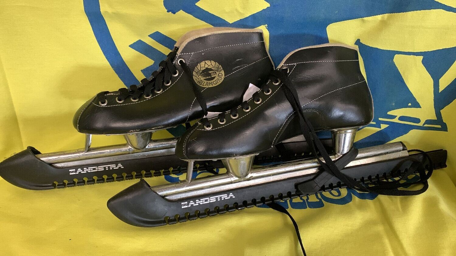 Maat 40 - Noren leder Zandstra incl. beschermers