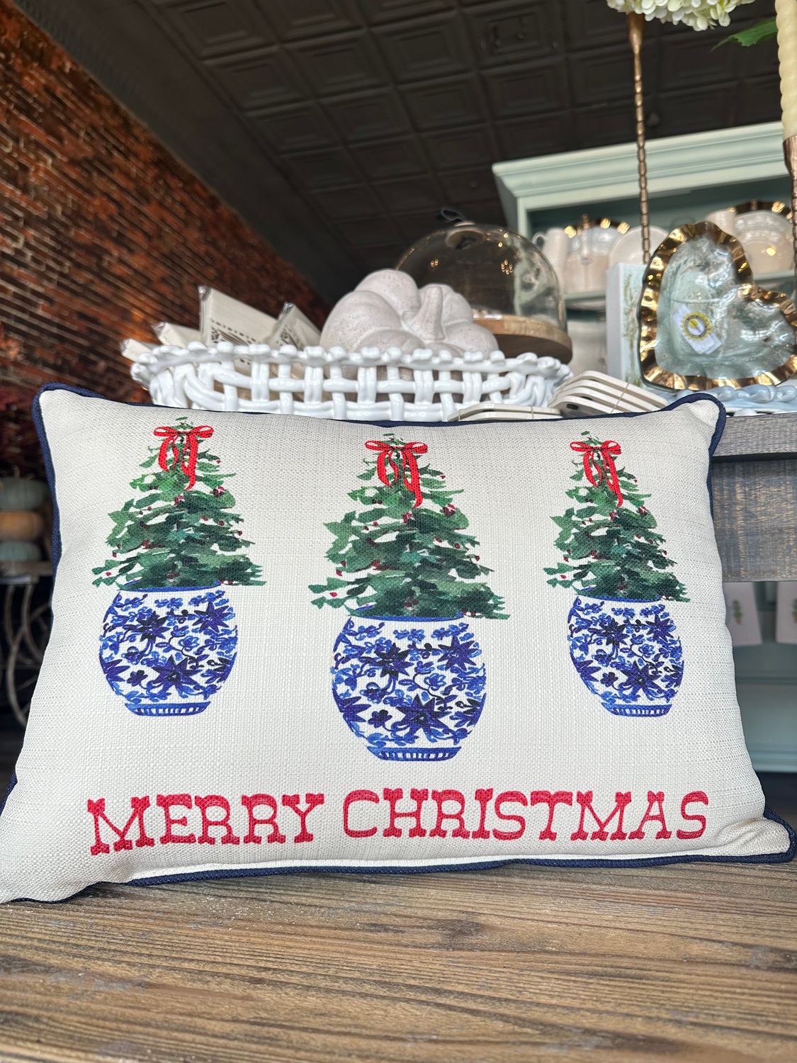Merry Christmas Pillow w/piping