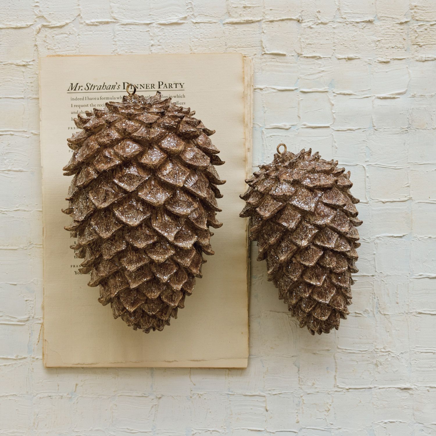 7" Pinecone w/Glitter