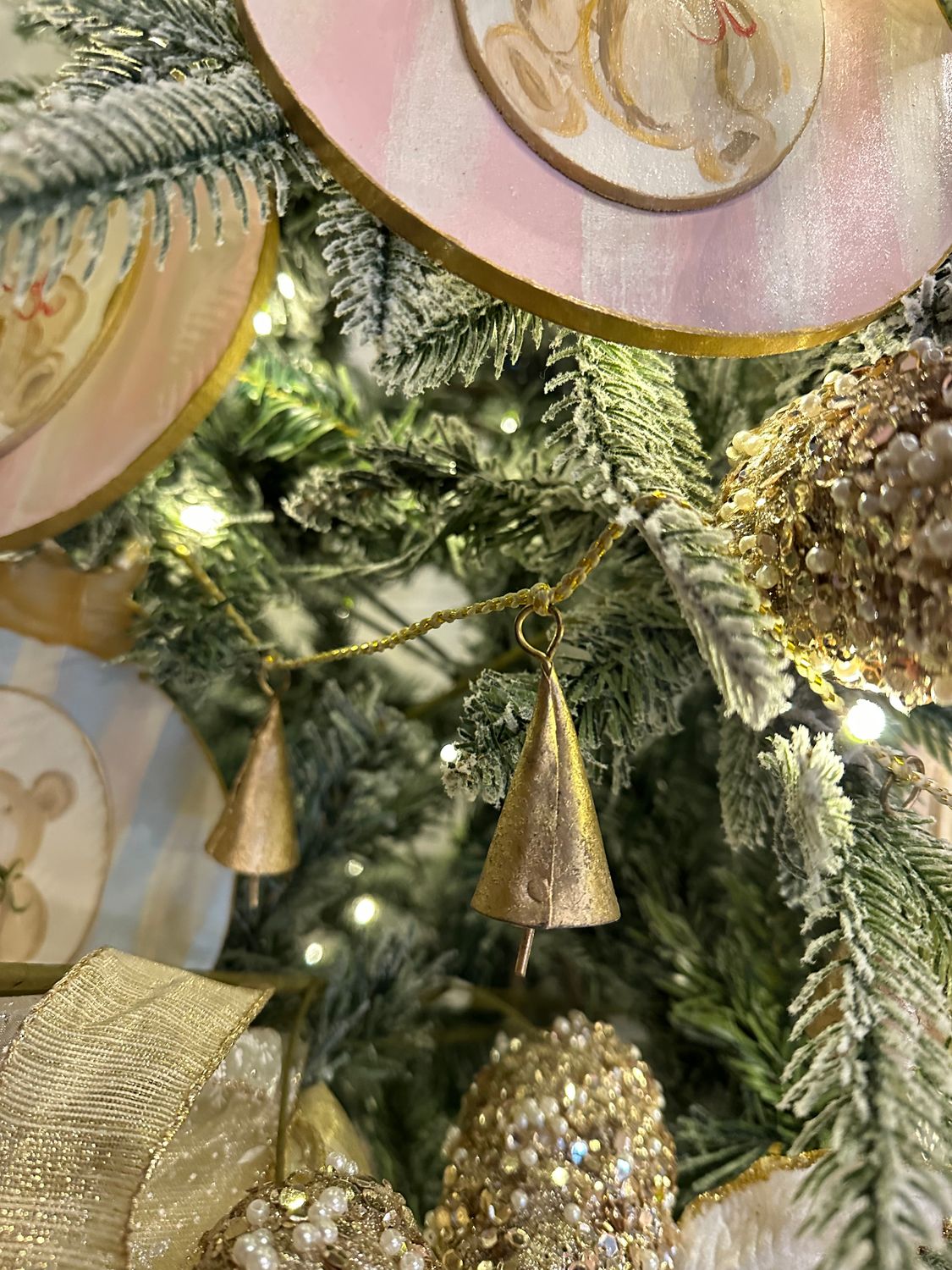 Metal Bell Garland/Gold Finish