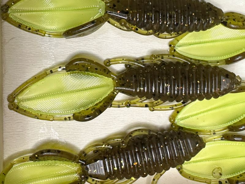 Little Stingers , Green Pumpkin / Chartreuse Tails
