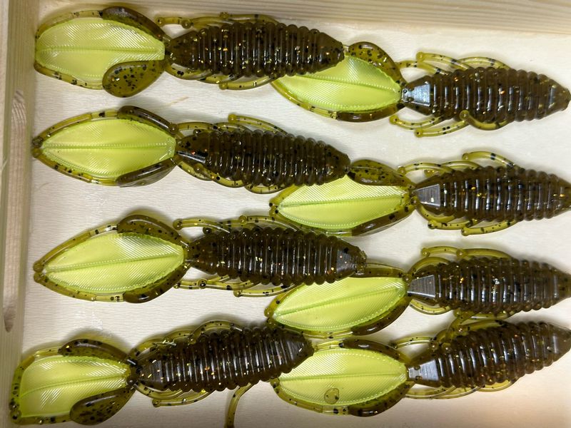 Little Stingers , Green Pumpkin / Chartreuse Tails