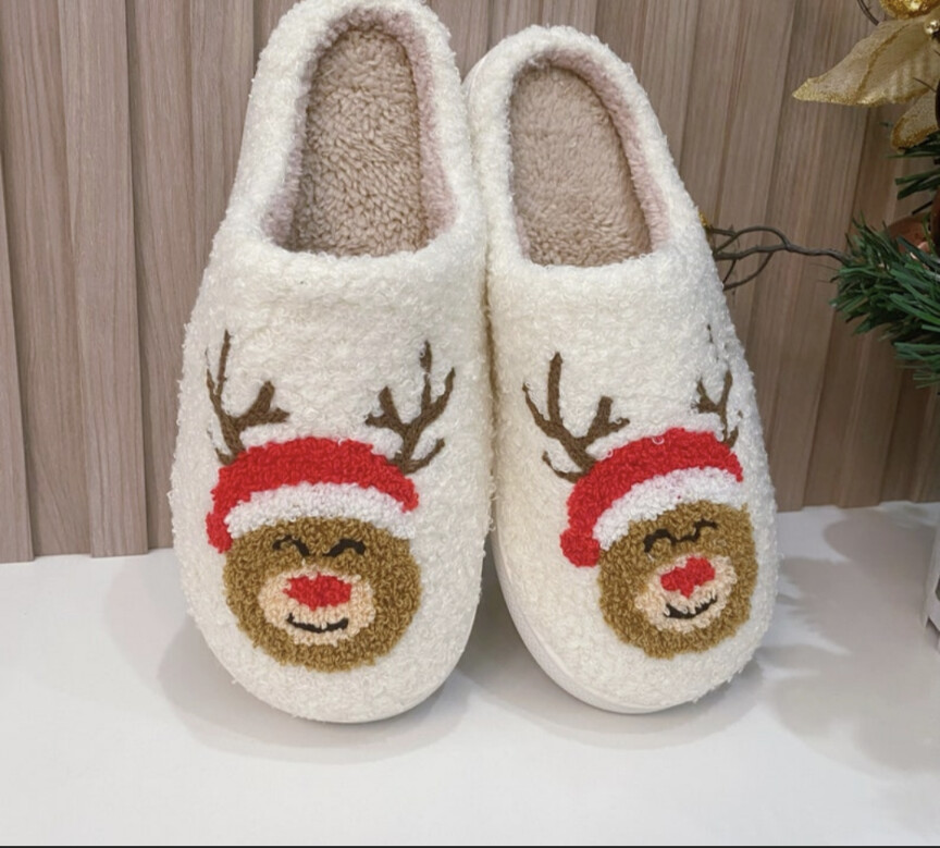 Fuzzy House Shoes- White with Reindeer- Size37-38