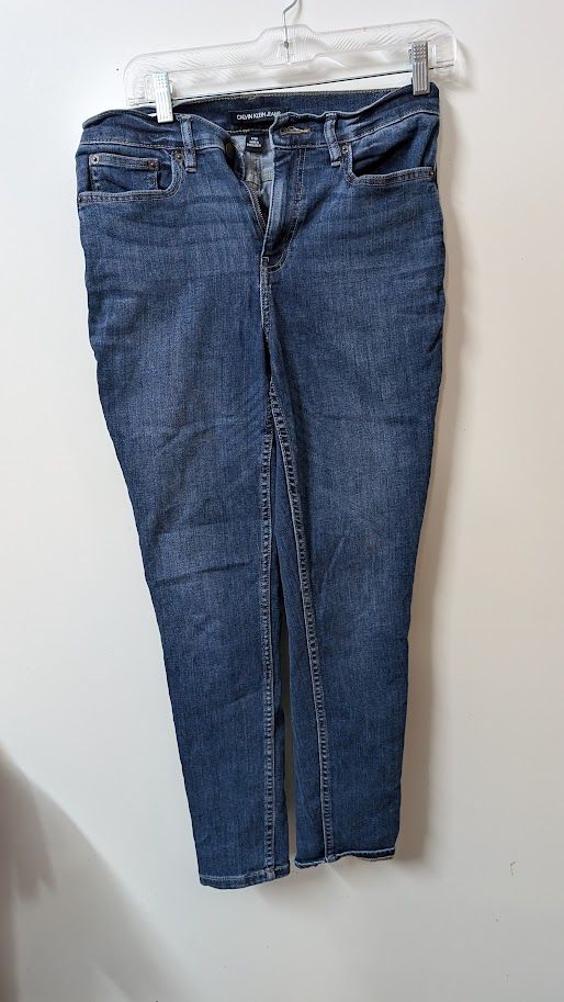 Calvin Klein Jeans- Size 6/28- Dark Rinse