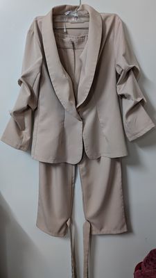 Glamaker Women&#39;s Suit- Size Small