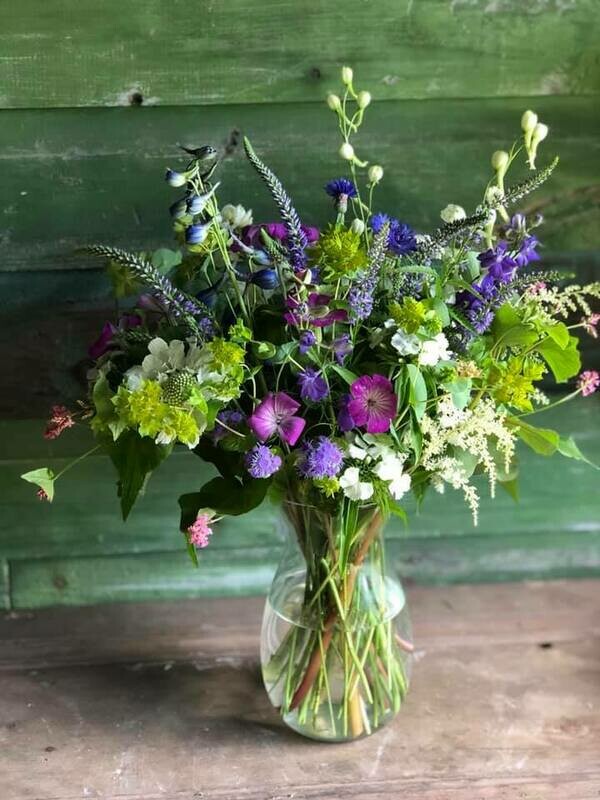 Fresh flower arrangement (Smaller)