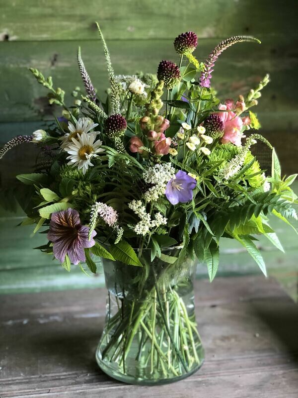 Fresh flower arrangement (Medium)