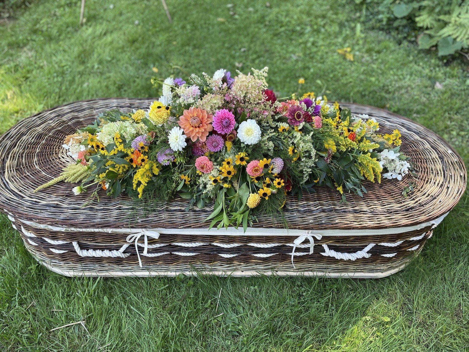 Eco Casket Full Spray - Biodegradable and Deconstructable Eco Casket Full Spray - Biodegradable and Deconstructable