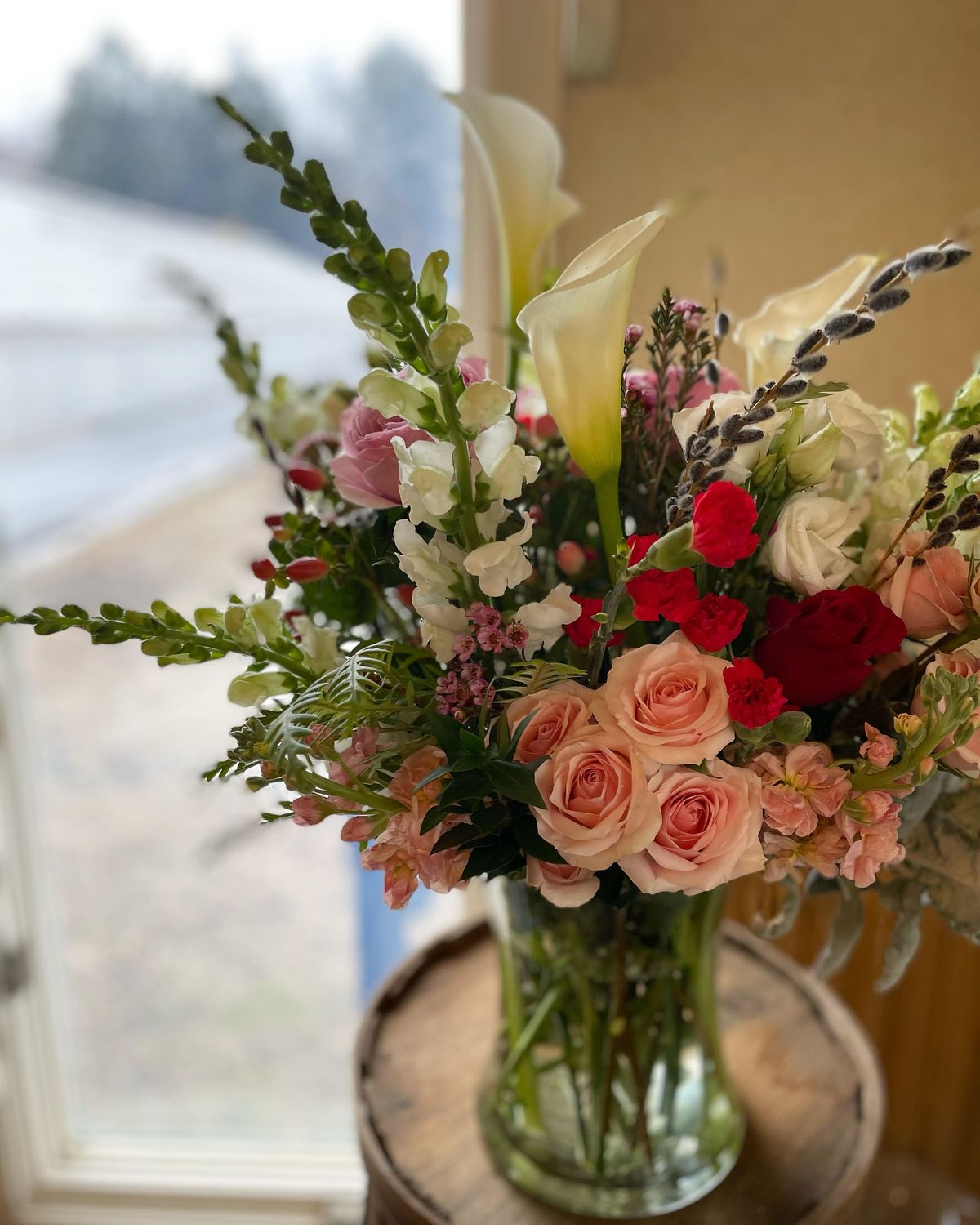 Grand vase arrangement
