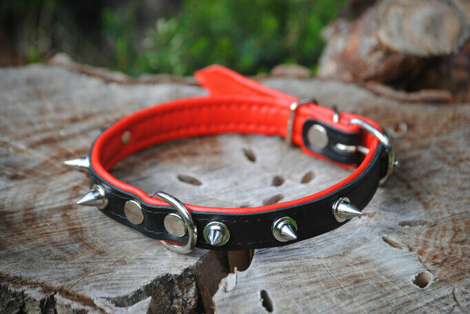 Lederhalsband Stachelnieten schmal, Farbe: schwarz/rot, Größe: 40cm