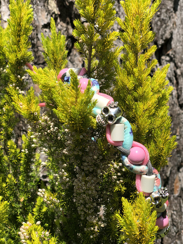 EM-Kette Flower Skully rosa/türkis  / EM-Keramikketten / EM-Keramik Halsband gegen Zecken