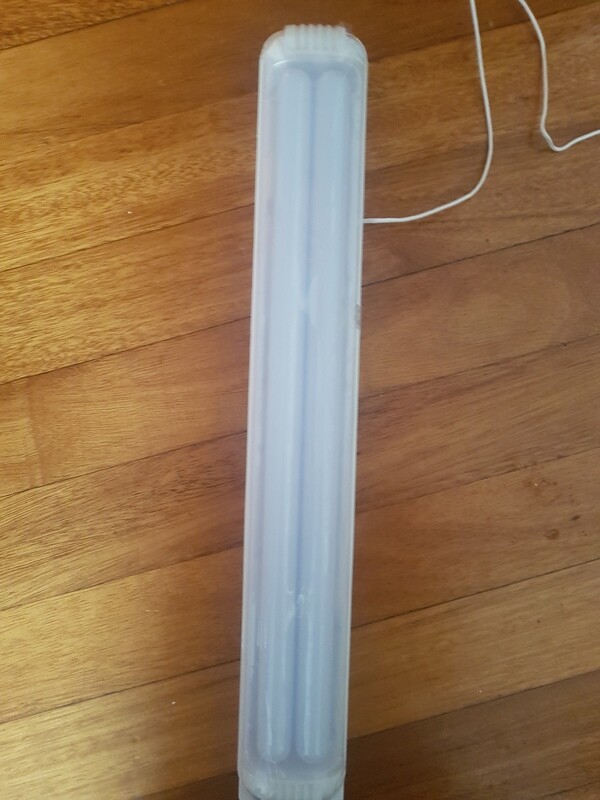 Rechargeable emergency fluorescent light