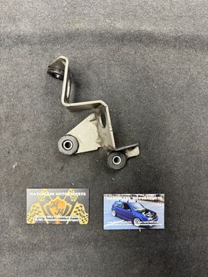 02J Five speed transmission shifter transmission bracket