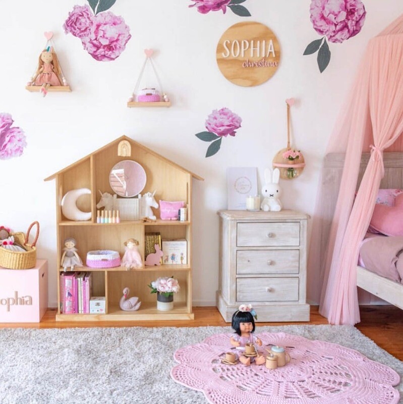 Sophia: Dolls House/Storage unit Sophia: Dolls House/Storage unit