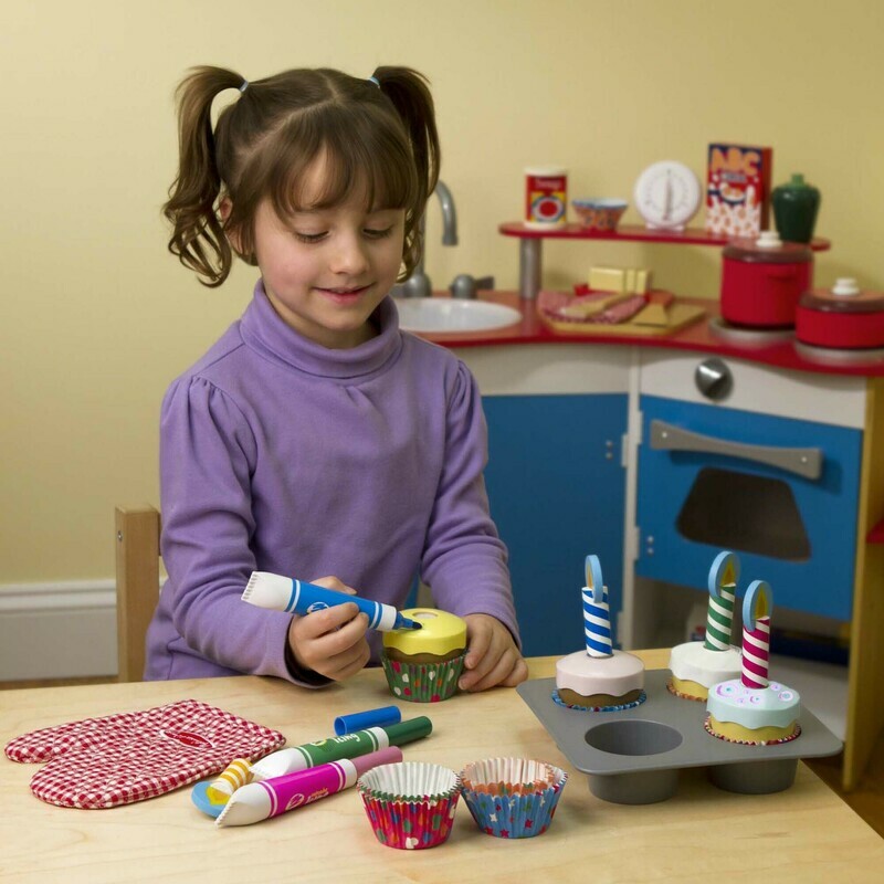 Bake &amp; Decorate Cupcake Set