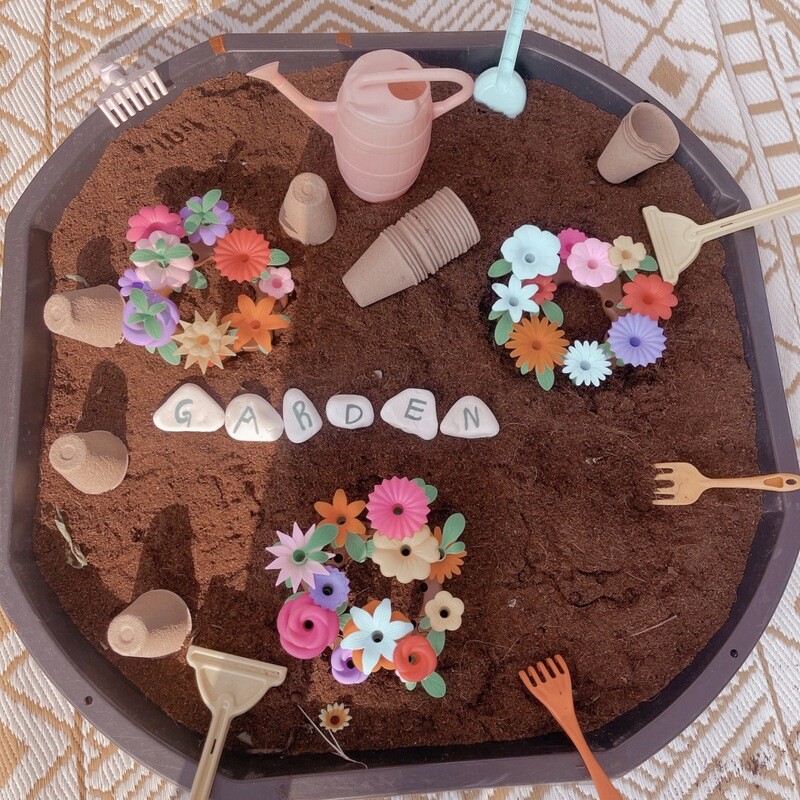 Garden Building Flower Kit - 62 Pieces