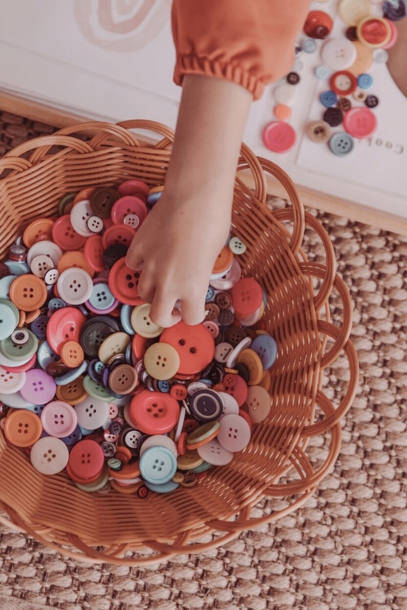 Rainbow Coloured Buttons - 800 pieces