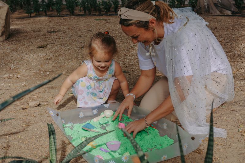 PlayClean Foldable Sensory Tray - Daisy Design