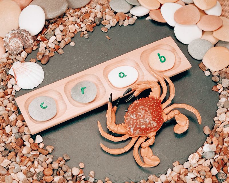 4-Pebble Word-building Tray