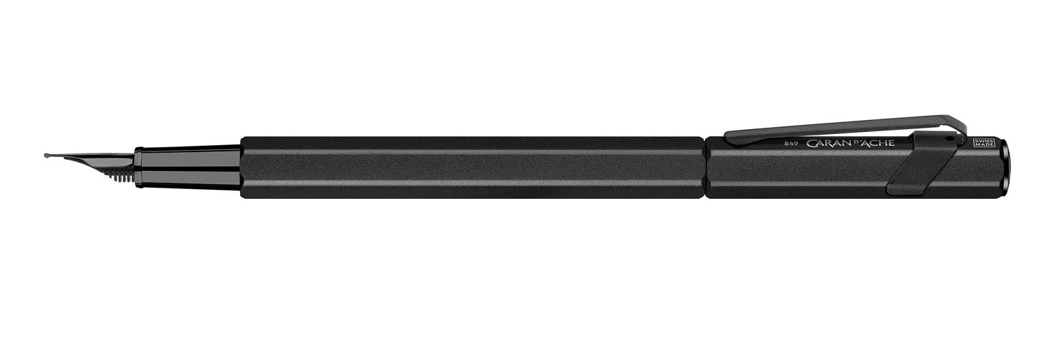 Caran d’Ache  849 Black Code vulpen