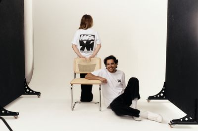 T-Shirt Heavy - &quot;flowers dancing in the wind&quot;