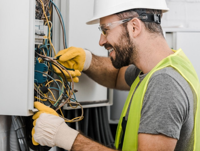 Electrician in Tottenham Hale