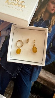 Golden oasis box