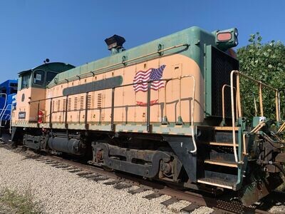 EMD SW 900 with alignment couplers