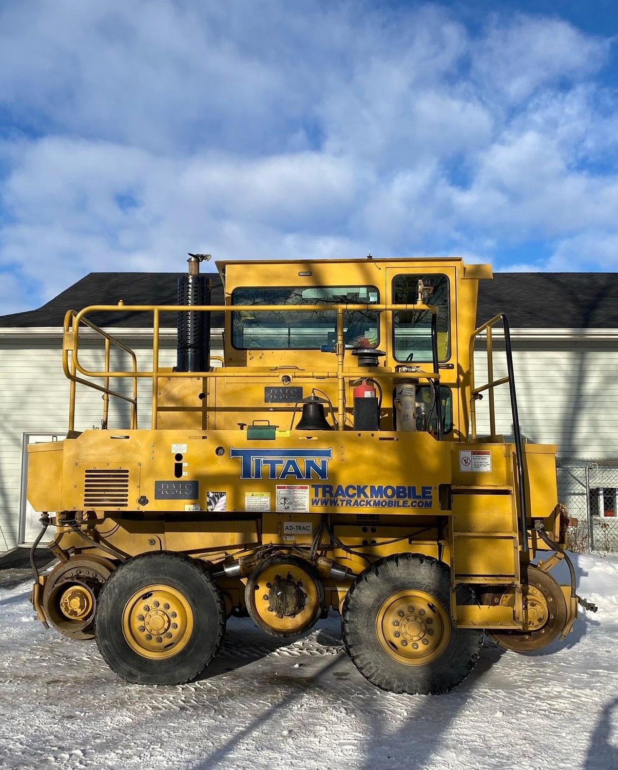 2017 Titan Trackmobile with only 2500 hours and snow broom