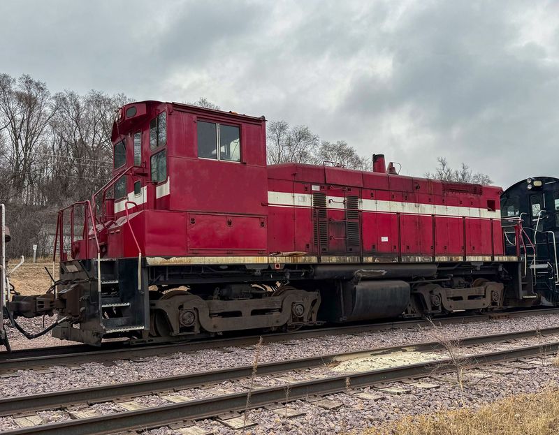 Lease a SW 1000 locomotive Lease a SW 1000 locomotive