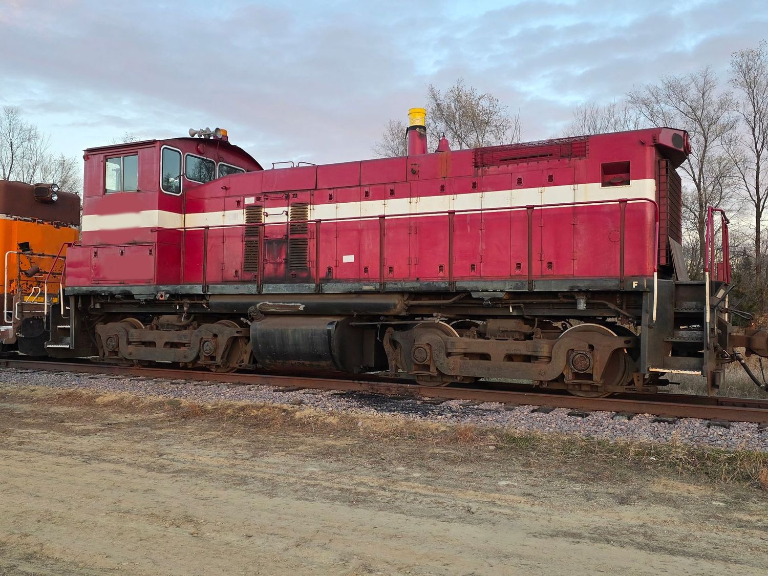 Lease a SW 1000 locomotive Lease a SW 1000 locomotive