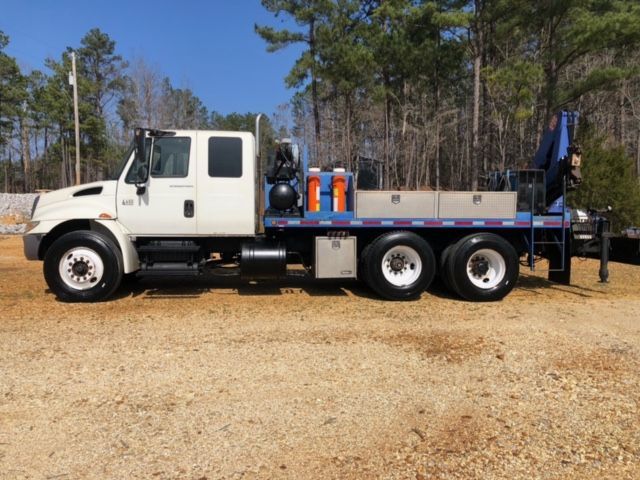Low hour International wheel change truck