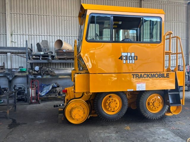Trackmobile 4300 refurbished with a fresh rebuilt powertrain Trackmobile 4300 refurbished with a fresh rebuilt powertrain