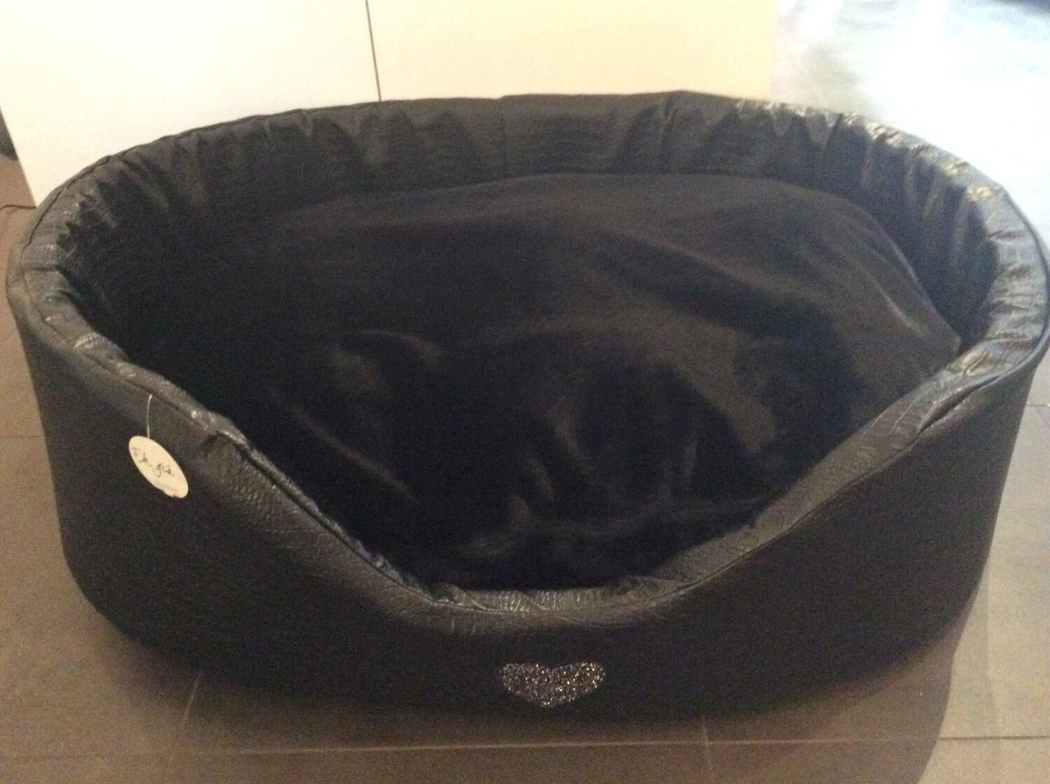 Round Bed S9 Black Round Bed S9 Black