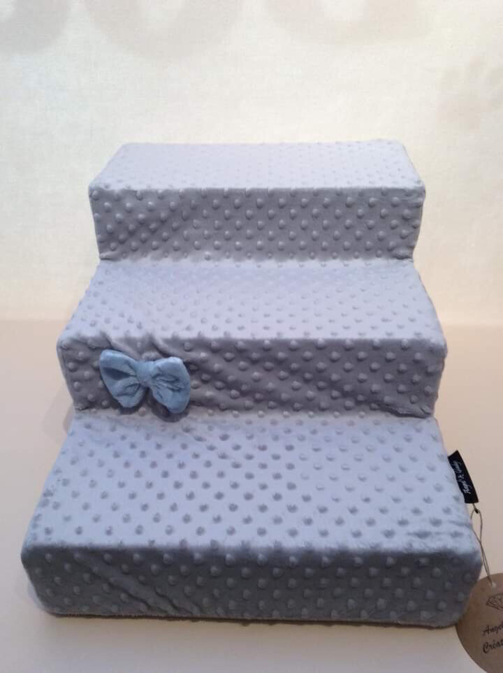 Trap bubbelgrijs + Blauwe strik Trap bubbelgrijs + Blauwe strik