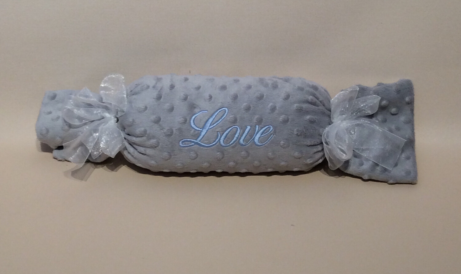 Kussen in snoepvorm grijs « Love » Kussen in snoepvorm grijs « Love »