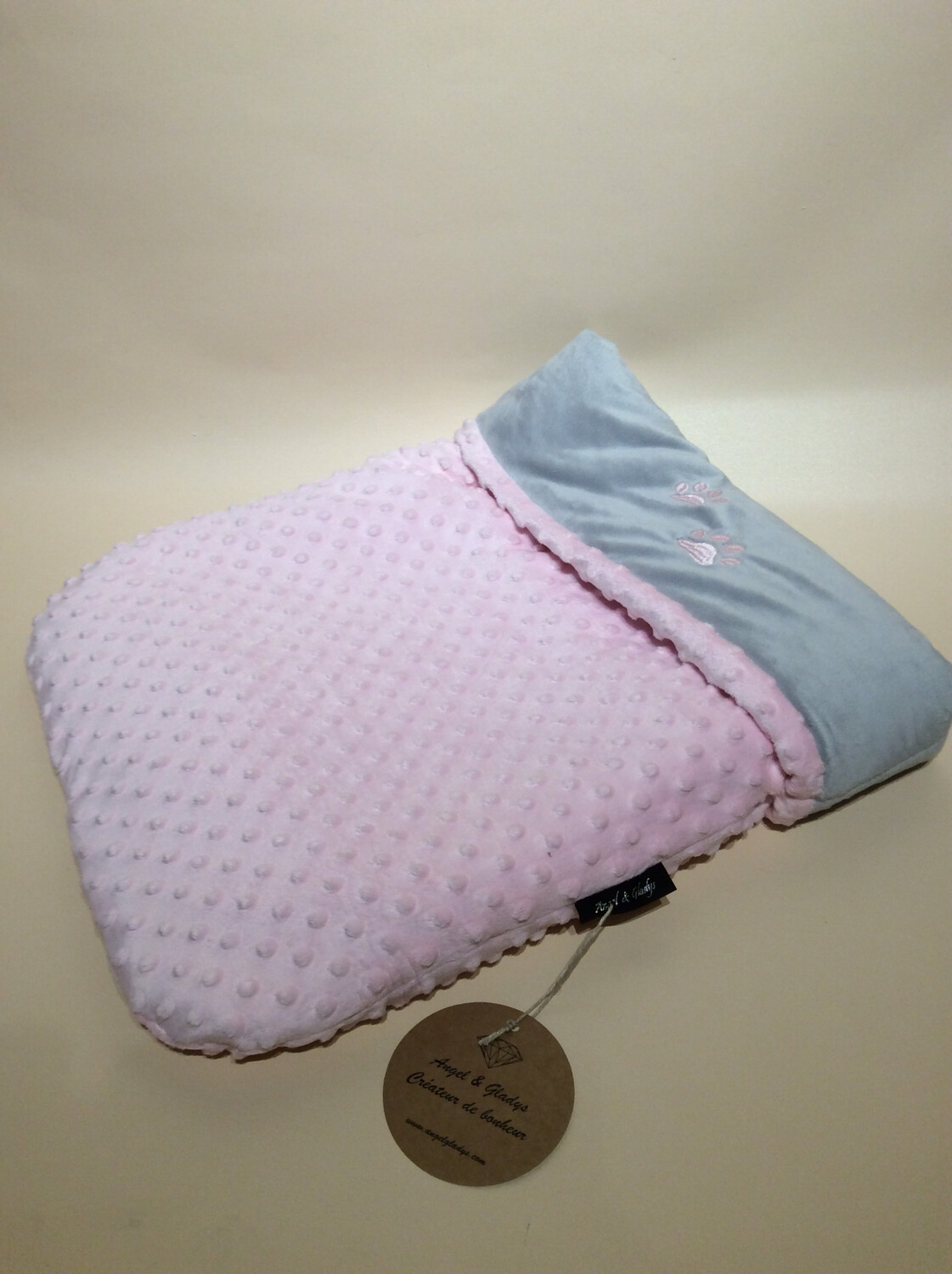 Bubbel roos minky grijs met pootjes 50x45 Bubbel roos minky grijs met pootjes 50x45