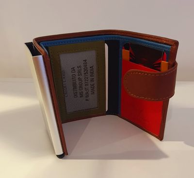 Portefeuille met kaarthouder .