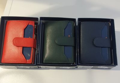 Portefeuille met kaarthouder.