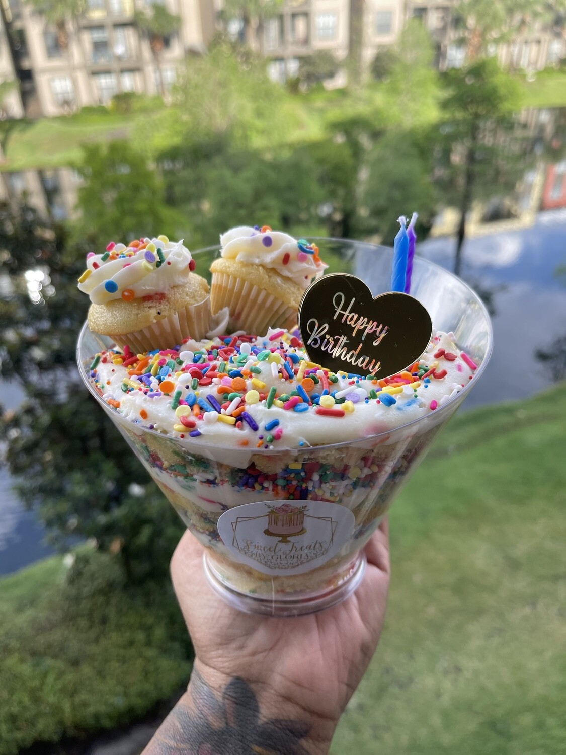 Confetti loaded cake cup 28 oz