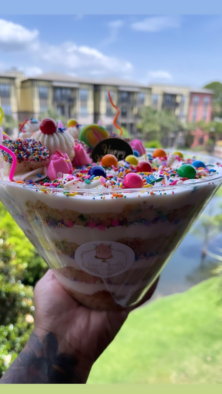 Loaded Confetti Cake Bowl 95 oz
