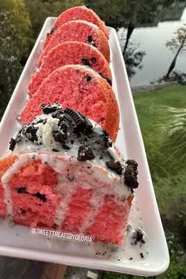Strawberry cookies &amp; cream Bundt cake Recipe