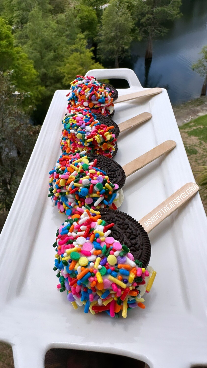 Oreo confetti cheesecake pops recipe