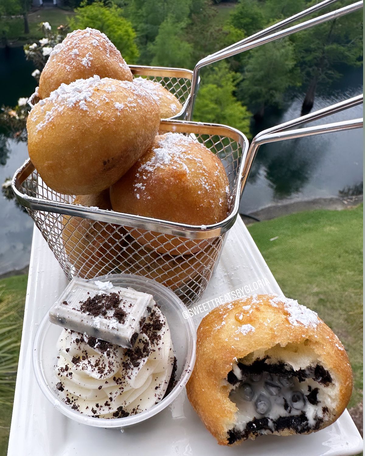 Cookies and cream cheesecake deep fry Oreo recipe