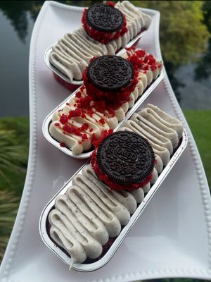 Red velvet cookies &amp; cream tin cake recipe